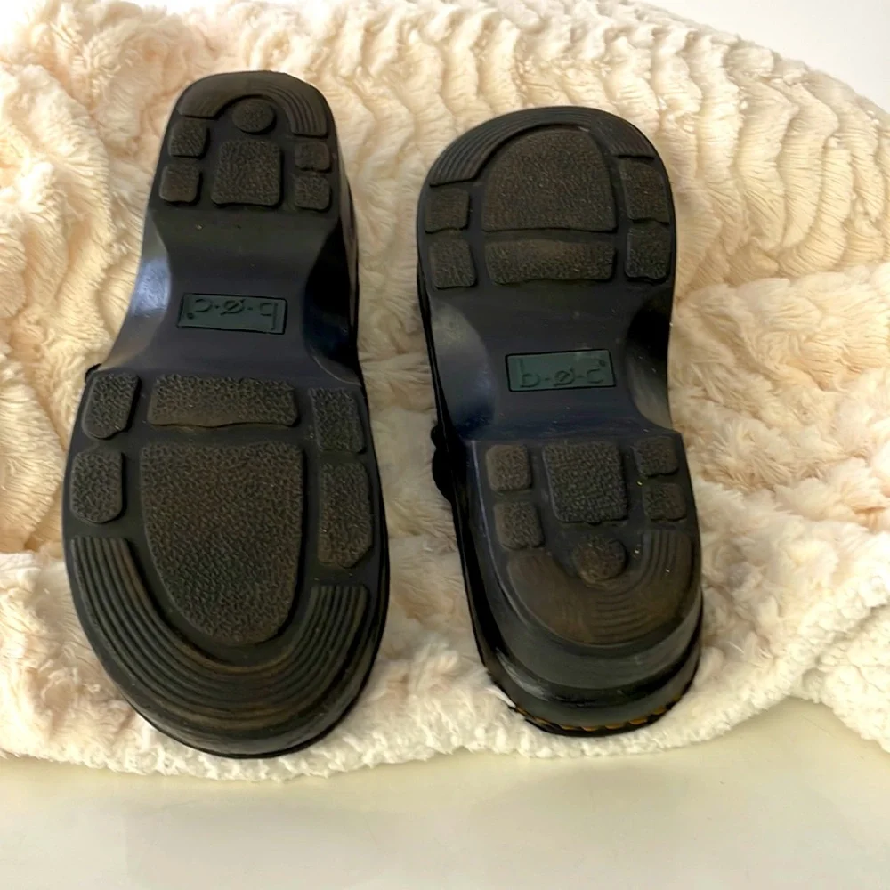 boc Ladies Clogs. Buckled Feature. Size 7/38 - Picture 5 of 12